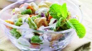 Salada fitness com molho de iogurte