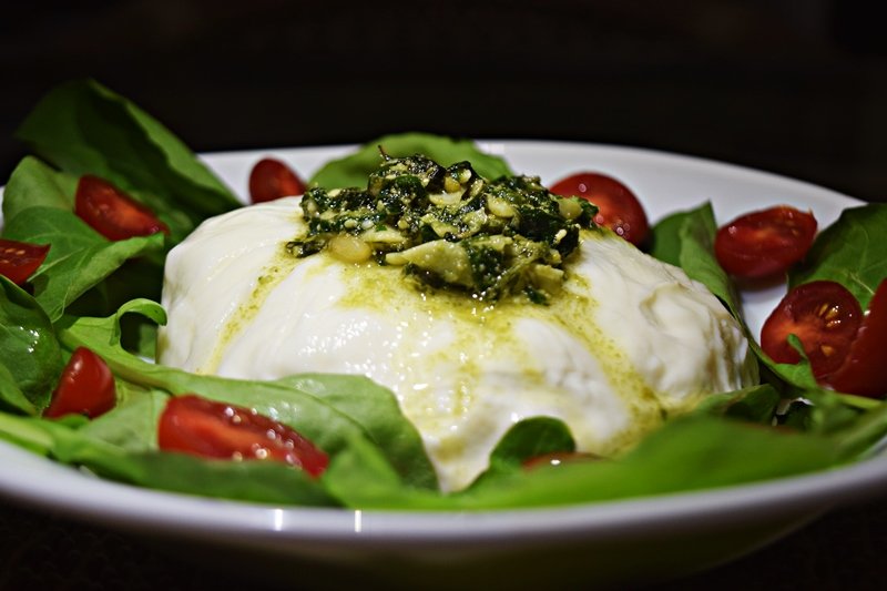 Burrata gratinada com espinafre